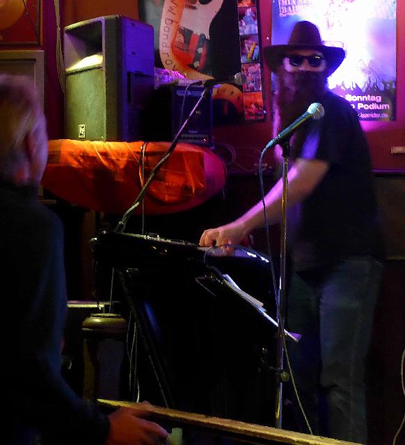 2015 Podium Sonntag 048.jpg - Yo!!